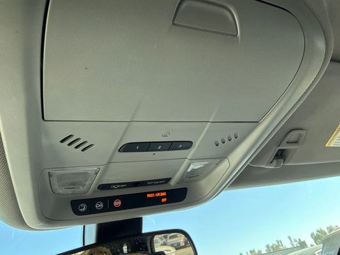 Used 2018 Chevrolet Equinox LT AWD/4WD image 28