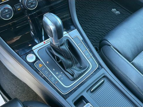 Used 2018 Volkswagen Golf R 4-Door image 27