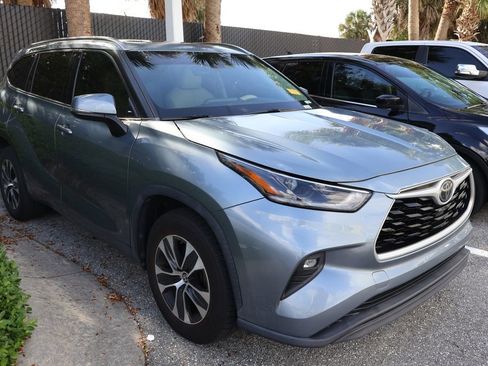 Used 2021 Toyota Highlander XLE image 6