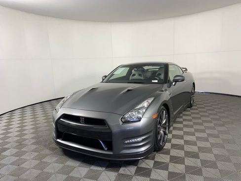 Used 2013 Nissan GT-R Premium image 5