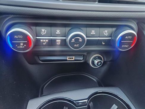 Used 2024 Alfa Romeo Giulia Veloce image 36