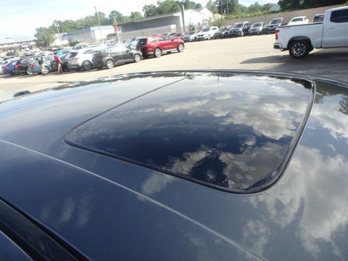Used 2017 Ford Taurus SEL w/ Equipment Group 201A FWD image 18
