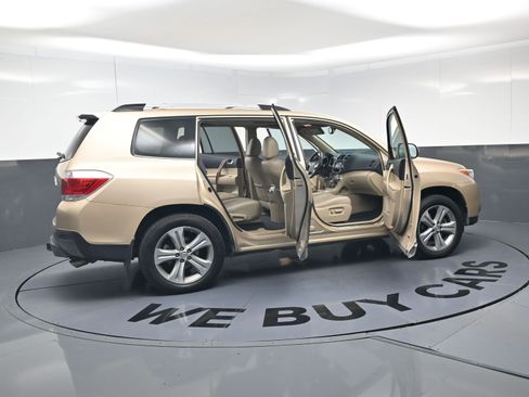 Used 2013 Toyota Highlander Limited image 16