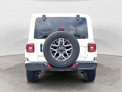 Certified 2025 Jeep Wrangler Unlimited Sahara AWD/4WD image 4