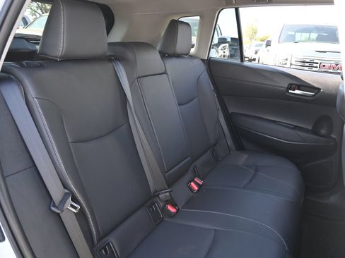 Used 2023 Toyota Corolla Cross XLE w/ Convenience Package FWD image 24