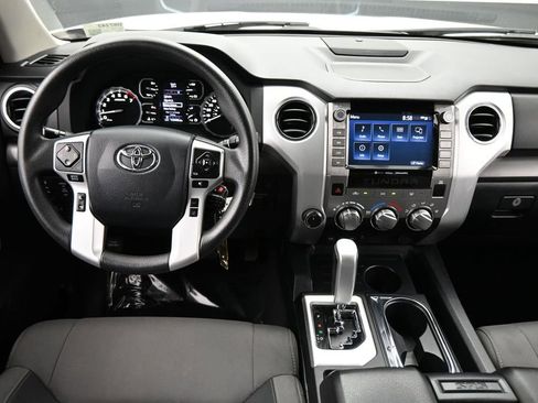 Used 2020 Toyota Tundra SR5 w/ SR5 Upgrade Package AWD/4WD image 4