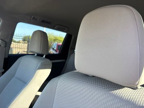 Used 2017 Toyota Highlander LE FWD image 9