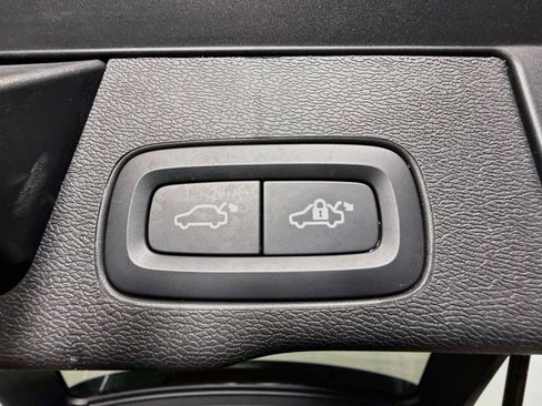 Used 2023 Volvo XC60 B5 Plus FWD image 41