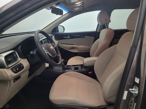 Used 2019 Kia Sorento FWD image 16