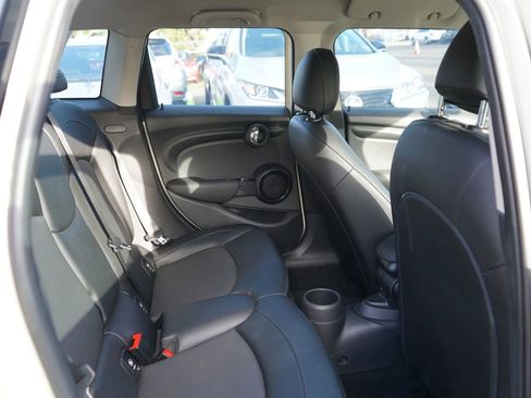 Used 2018 MINI Cooper 4-Door Hardtop FWD image 17