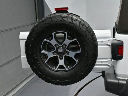 Used 2022 Jeep Wrangler Unlimited Rubicon w/ Cold Weather Group image 35