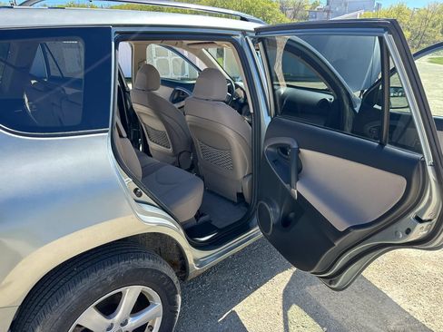 Used 2006 Toyota RAV4 Limited AWD/4WD image 12