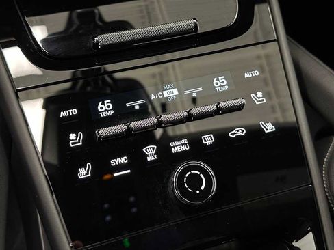 Used 2024 Porsche Cayenne Turbo image 27