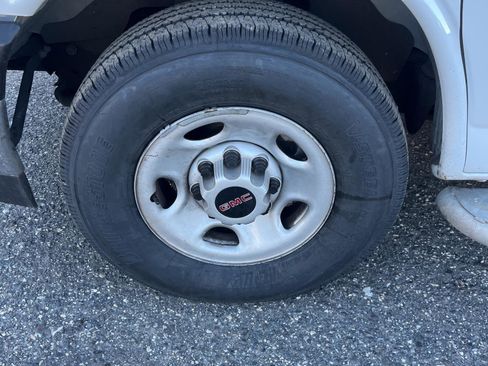 Used 2024 GMC Savana 2500 w/ Driver Convenience Package image 18