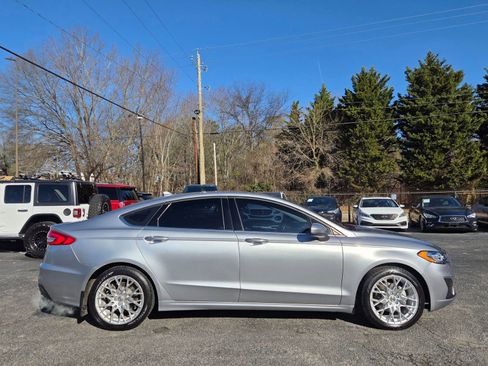 Used 2020 Ford Fusion SE image 6