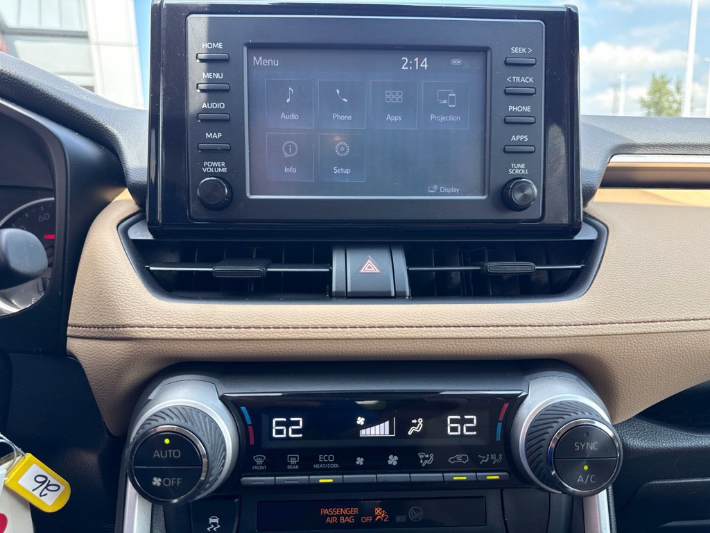 Used 2019 Toyota RAV4 LE w/ Carpet Mat Package AWD/4WD image 28