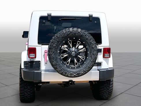 Used 2013 Jeep Wrangler Unlimited Sahara w/ Connectivity Group AWD/4WD image 5