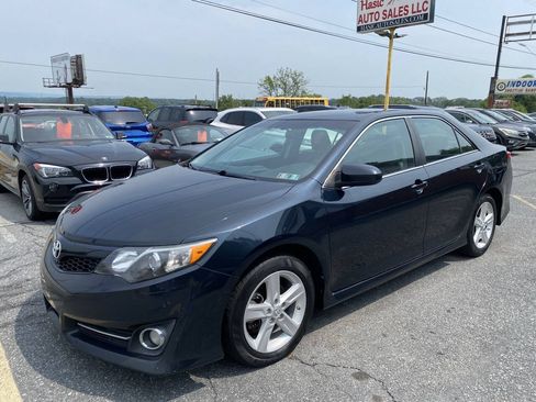 Used 2014 Toyota Camry SE FWD image 1