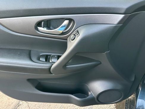 Used 2015 Nissan Rogue SV w/ SV Premium Package image 21