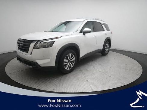Certified 2025 Nissan Pathfinder SL AWD/4WD image 1