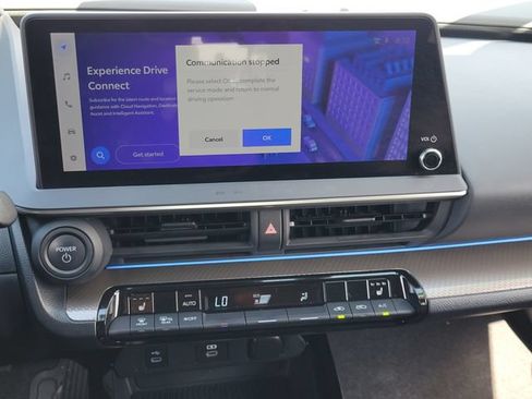 Used 2024 Toyota Prius XLE FWD image 11