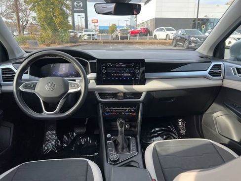 Used 2025 Volkswagen Taos SE image 13