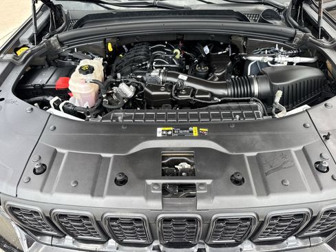 Used 2025 Jeep Grand Cherokee Altitude image 32