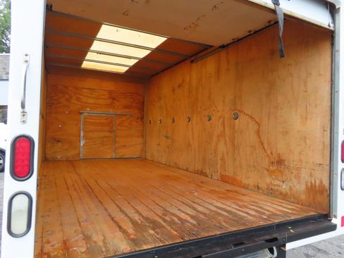 Used 2018 Chevrolet Express 3500 w/ Driver Convenience Package RWD image 17