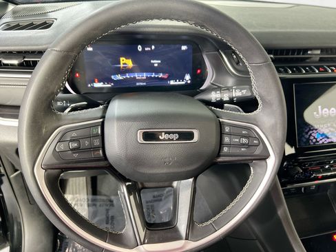 Used 2023 Jeep Grand Cherokee Altitude image 11