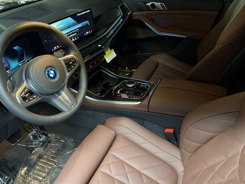 Used 2026 BMW X5 xDrive50e w/ M Sport Package image 4
