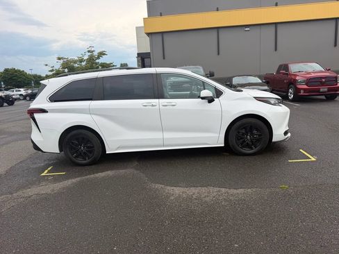 Used 2022 Toyota Sienna LE FWD image 4