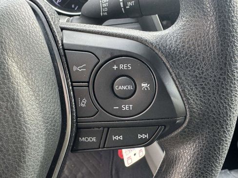 Used 2020 Toyota Camry LE w/ Carpet Mat Package image 20