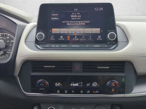 Used 2023 Nissan Rogue SV image 12