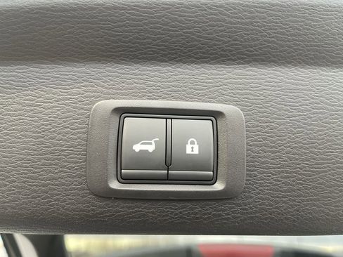 Used 2025 Mitsubishi Outlander SE image 16