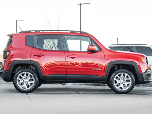 Used 2016 Jeep Renegade Latitude w/ Safety & Security Group image 3