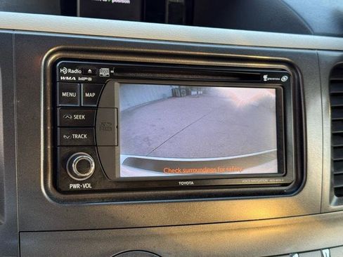 Used 2014 Toyota Sienna XLE image 11