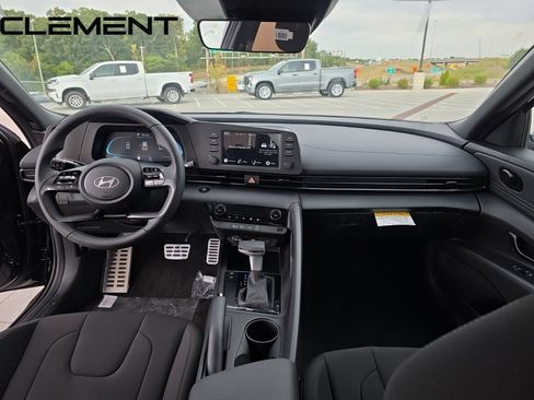Certified 2025 Hyundai Elantra Sport FWD image 12
