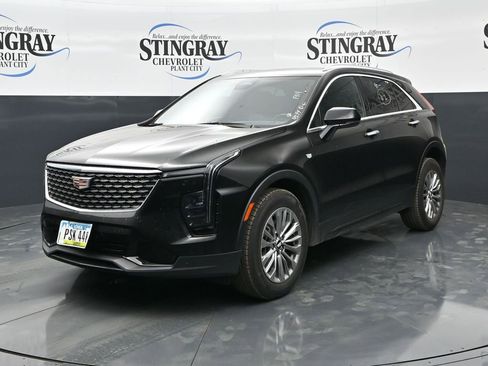 Used 2024 Cadillac XT4 Premium Luxury FWD image 3