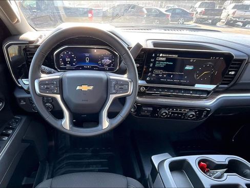 Used 2025 Chevrolet Silverado 1500 LT image 8