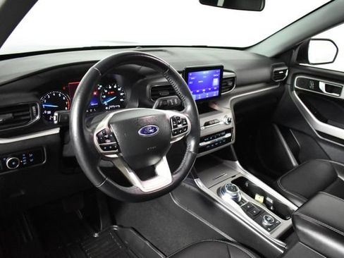 Used 2023 Ford Explorer XLT w/ Equipment Group 202A AWD/4WD image 13