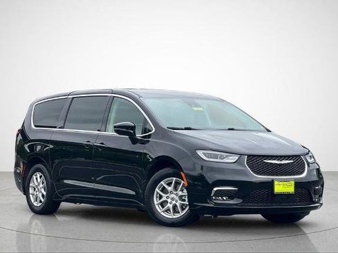 Used 2024 Chrysler Pacifica Touring-L FWD image 2