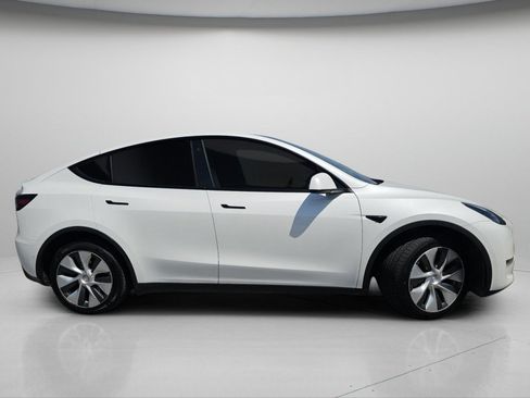 Used 2022 Tesla Model Y Long Range AWD/4WD image 24