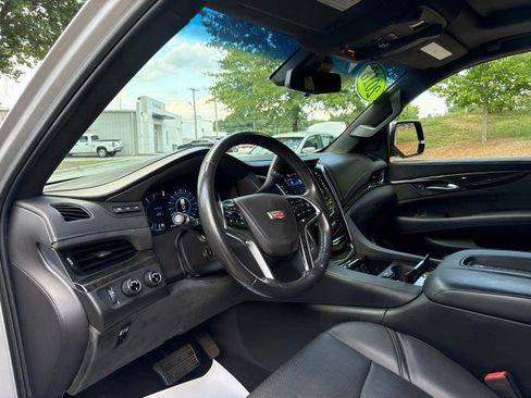 Used 2018 Cadillac Escalade Platinum AWD/4WD image 12