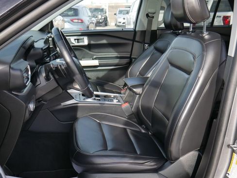 Used 2021 Ford Explorer XLT w/ Equipment Group 202A image 32