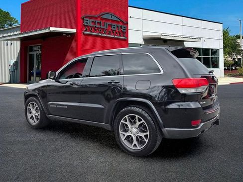 Used 2018 Jeep Grand Cherokee Limited AWD/4WD image 3