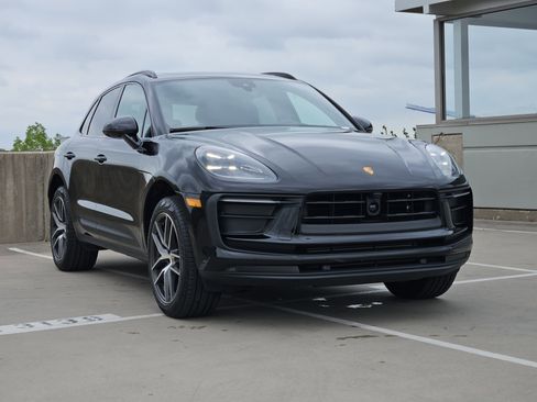Certified 2026 Porsche Macan image 10