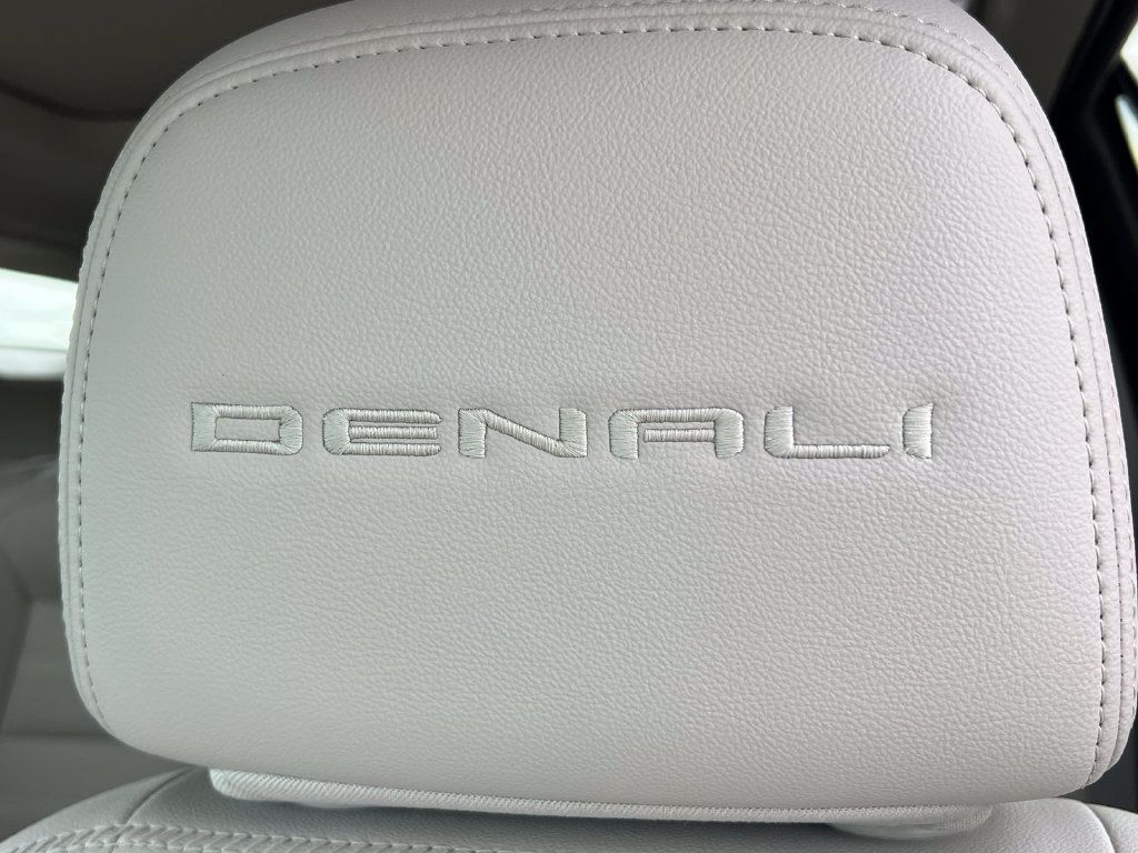 Used 2023 GMC Terrain Denali w/ Denali Premium Package AWD/4WD image 15