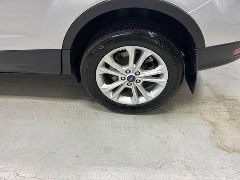 Used 2018 Ford Escape SE w/ SE Sync 3 Package AWD/4WD image 32