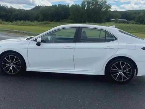 Used 2024 Toyota Camry SE w/ Cold Weather Package AWD/4WD image 5
