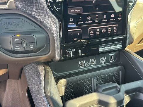 Used 2025 RAM 2500 Limited AWD/4WD image 22